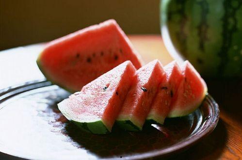 吃瓜背古诗,品味古诗之美